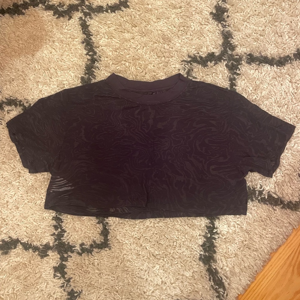 Lululemon cropped shirt